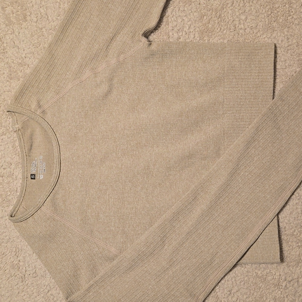 Long sleeve crop workout top